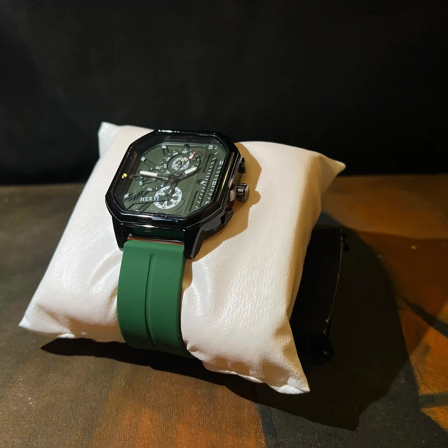 Heryi Men's Magnetic Lock Watch