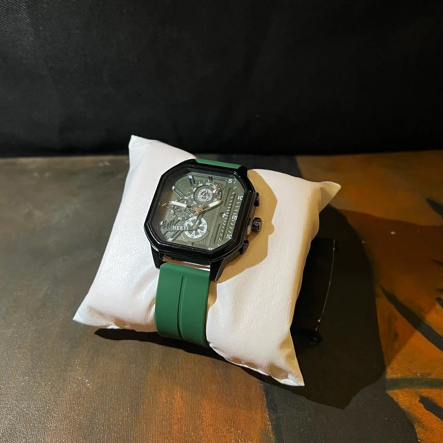 Heryi Men's Magnetic Lock Watch