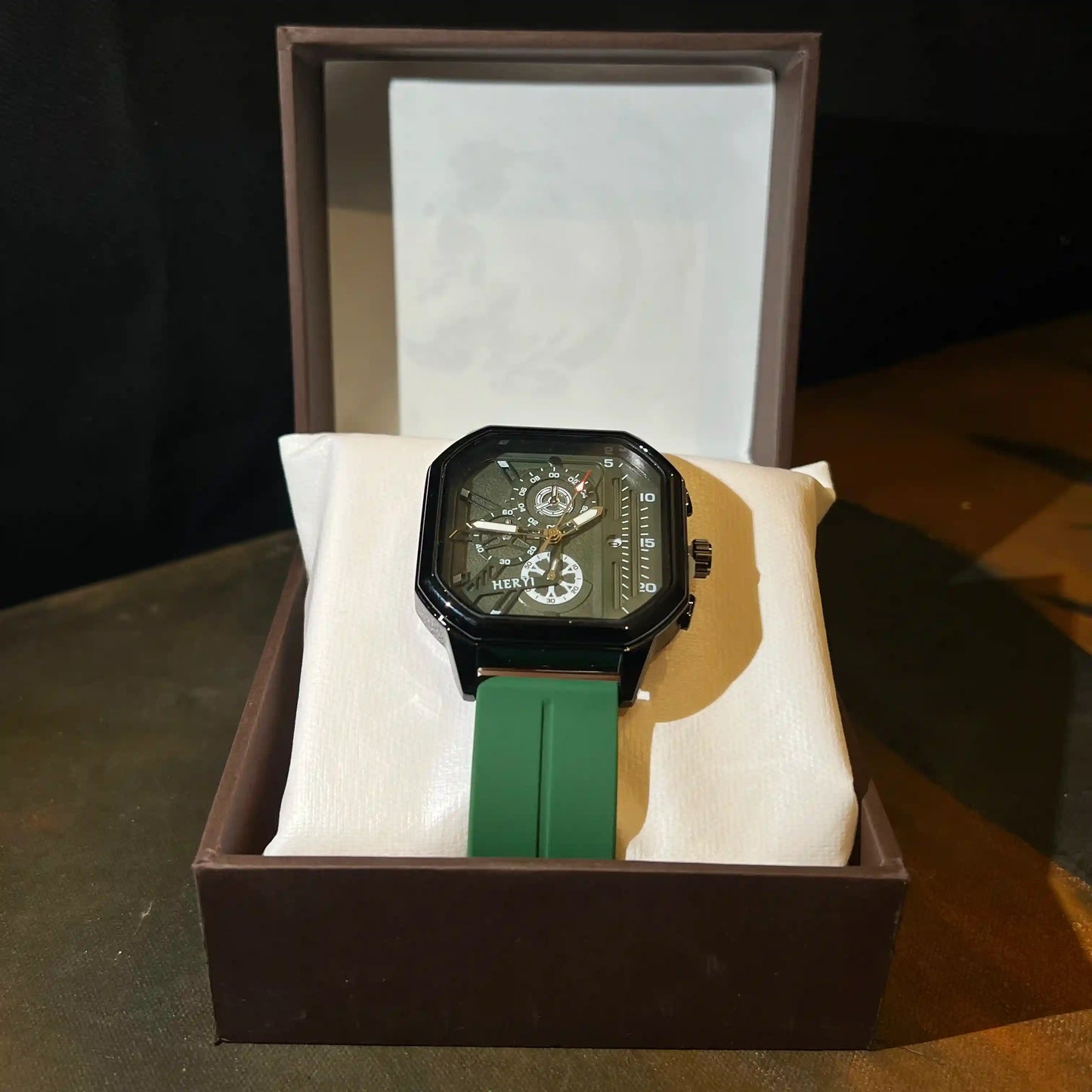 Heryi Men's Magnetic Lock Watch